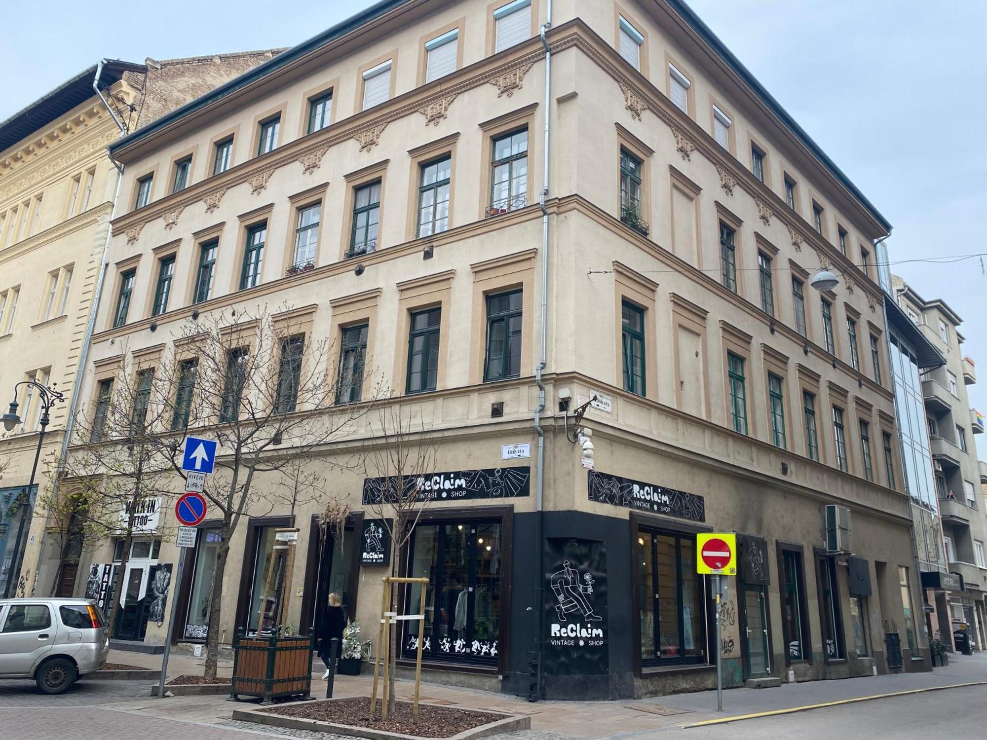 Niko's Apartment